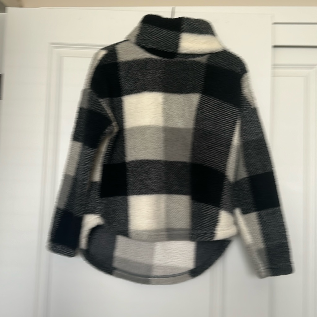 Fuzzy Turtleneck, Pull Over